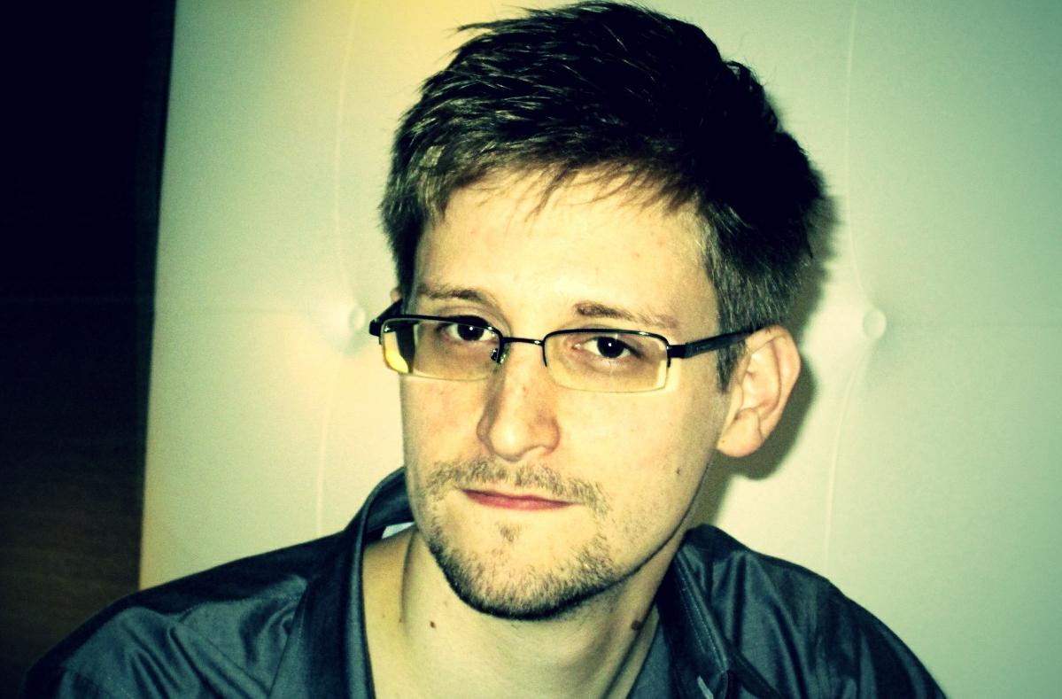 Edward-Snowden-pose